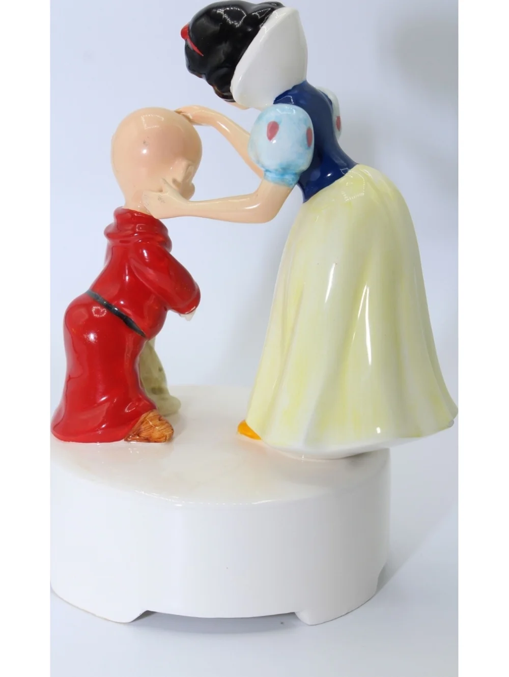 VTG Disney Sankyo Snow White & Dopey Music Box Whistle While We Work Figurine